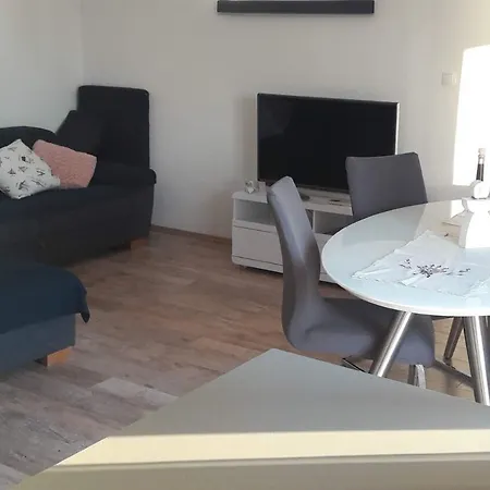 Antonia - 5 M From Sea Apartman Trogir
